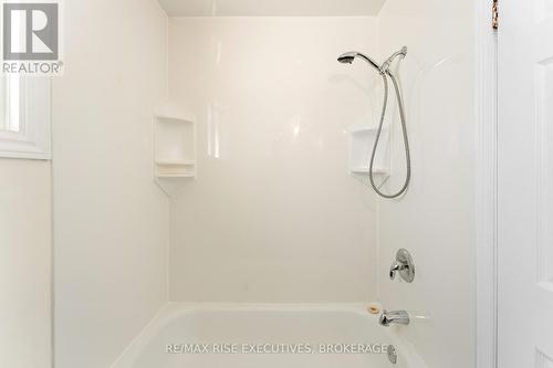 995 Amberdale Crescent, Kingston (South Of Taylor-Kidd Blvd), ON - Indoor Photo Showing Bathroom