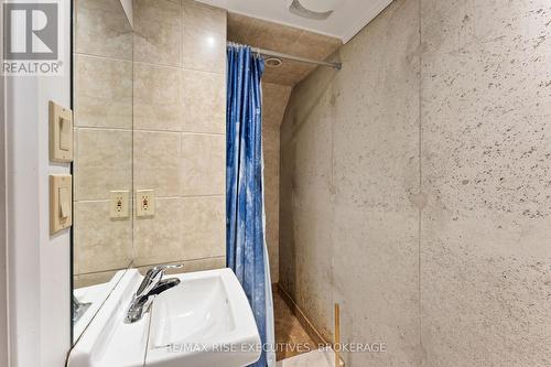 995 Amberdale Crescent, Kingston (South Of Taylor-Kidd Blvd), ON - Indoor Photo Showing Bathroom