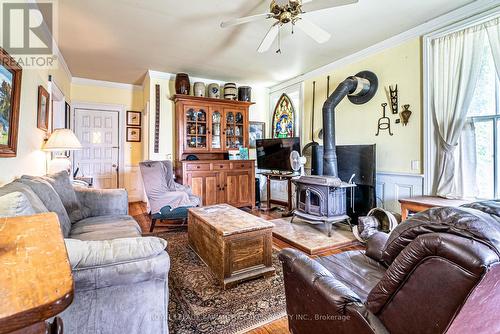 1167 Hwy 7, Kawartha Lakes, ON - Indoor Photo Showing Living Room