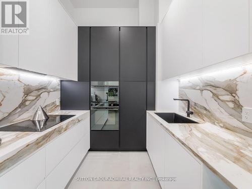 134 - 380 Macpherson Avenue, Toronto, ON - Indoor Photo Showing Kitchen