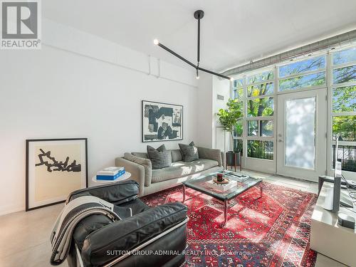 134 - 380 Macpherson Avenue, Toronto, ON - Indoor Photo Showing Living Room