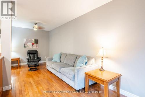 31 - 10 Cadham Boulevard, Hamilton, ON - Indoor Photo Showing Living Room