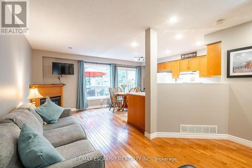 31 - 10 Cadham Boulevard, Hamilton, ON - Indoor Photo Showing Living Room