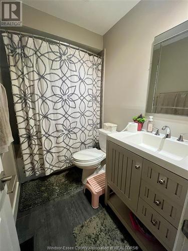 9985 Forest Glade Court, Windsor, ON - Indoor Photo Showing Bathroom