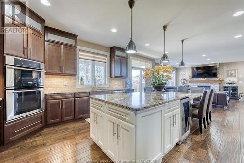 374 Evergreen Drive, Lakeshore, ON - Indoor Photo Showing Kitchen With Upgraded Kitchen