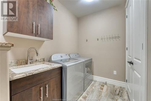 374 Evergreen Drive, Lakeshore, ON - Indoor Photo Showing Laundry Room