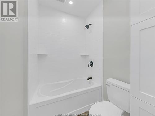 21212 Erie Street South, Wheatley, ON - Indoor Photo Showing Bathroom