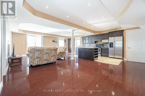 5 Farina Drive, Brampton, ON - Indoor Photo Showing Kitchen