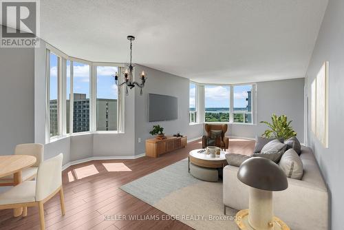 1702 - 1270 Maple Crossing Boulevard, Burlington, ON - Indoor Photo Showing Living Room