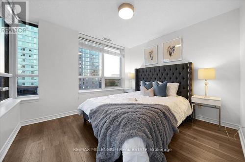 702 - 4080 Living Arts Drive, Mississauga, ON - Indoor Photo Showing Bedroom