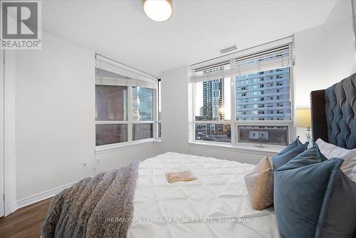 702 - 4080 Living Arts Drive, Mississauga, ON - Indoor Photo Showing Bedroom