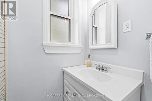 209 Centre Street N, Greater Napanee, ON - Indoor Photo Showing Bathroom