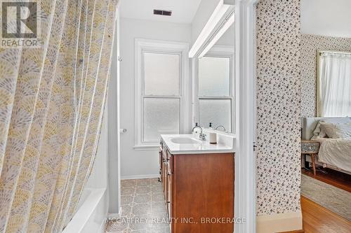 209 Centre Street N, Greater Napanee, ON - Indoor Photo Showing Bathroom