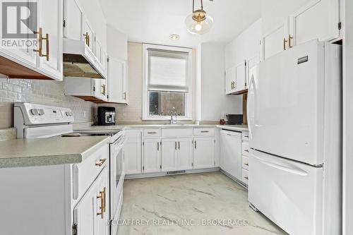 209 Centre Street N, Greater Napanee, ON - Indoor Photo Showing Kitchen