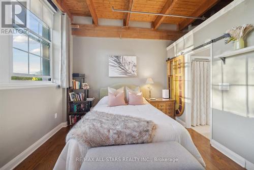 113 - 543 Timothy Street, Newmarket, ON - Indoor Photo Showing Bedroom