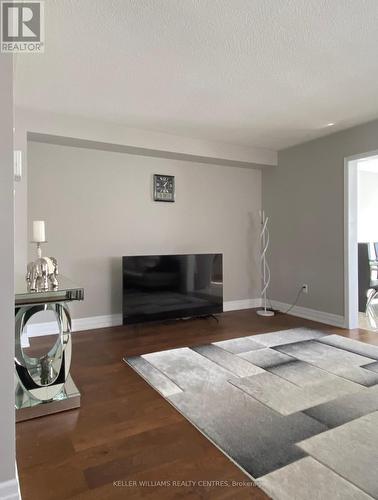 298 Lauderdale Drive, Vaughan, ON - Indoor Photo Showing Living Room