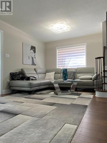 298 Lauderdale Drive, Vaughan, ON - Indoor Photo Showing Living Room