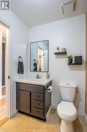 37 Rosethorn Court, St. Thomas, ON - Indoor Photo Showing Bathroom