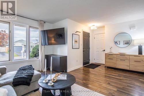 37 Rosethorn Court, St. Thomas, ON - Indoor Photo Showing Living Room