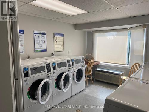 215 - 155 Riverglen Drive, Georgina, ON - Indoor Photo Showing Laundry Room