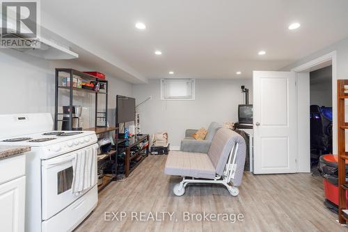 9 Gunn Street, Barrie, ON - Indoor Photo Showing Kitchen