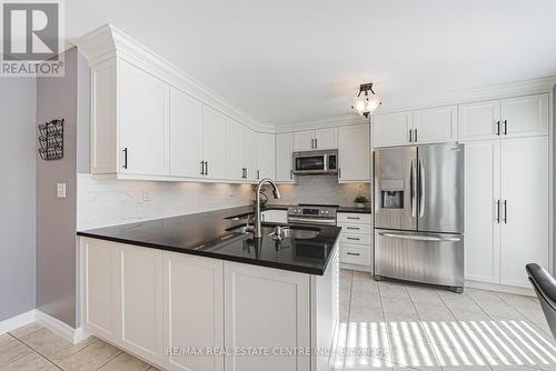 939 Mcduffe Crescent, Milton, ON - Indoor Photo Showing Kitchen With Upgraded Kitchen