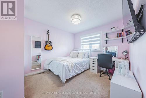 939 Mcduffe Crescent, Milton, ON - Indoor Photo Showing Bedroom