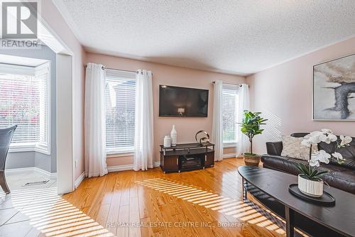 939 Mcduffe Crescent, Milton, ON - Indoor Photo Showing Living Room