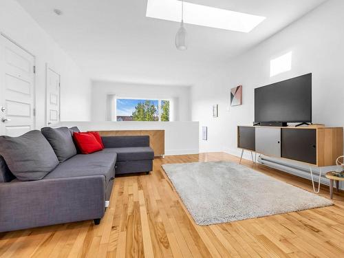 Living room - 301-200 Rue De Castelnau O., Montréal (Villeray/Saint-Michel/Parc-Extension), QC - Indoor Photo Showing Living Room