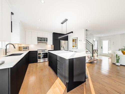 Kitchen - 3620 Rue Du Tamaris, Saint-Bruno-De-Montarville, QC - Indoor Photo Showing Kitchen With Upgraded Kitchen