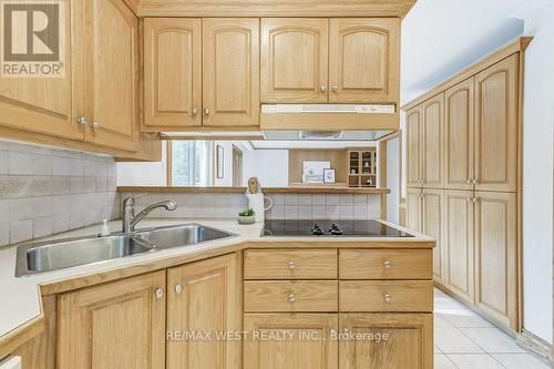 817 Damien Way, Mississauga, ON - Indoor Photo Showing Kitchen With Double Sink