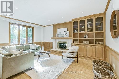 817 Damien Way, Mississauga, ON - Indoor Photo Showing Living Room With Fireplace