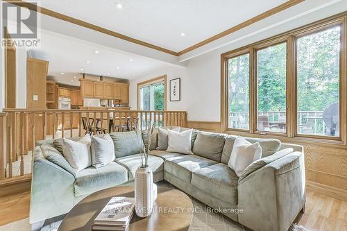 817 Damien Way, Mississauga, ON - Indoor Photo Showing Living Room