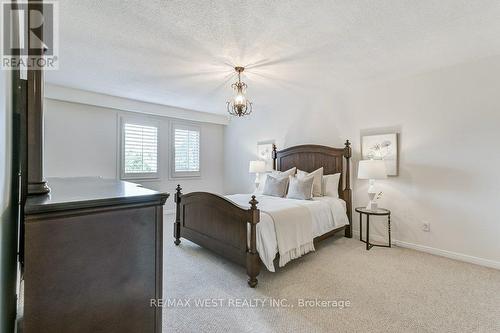 817 Damien Way, Mississauga, ON - Indoor Photo Showing Bedroom