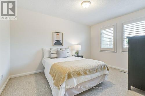 817 Damien Way, Mississauga, ON - Indoor Photo Showing Bedroom