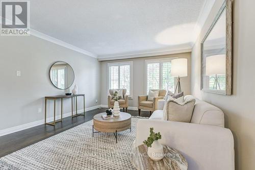 817 Damien Way, Mississauga, ON - Indoor Photo Showing Living Room