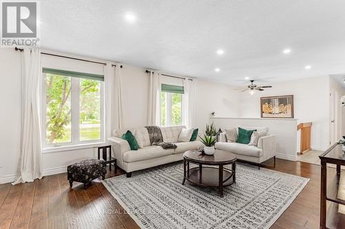 14607 The Gore Road, Caledon, ON - Indoor Photo Showing Living Room