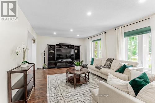 14607 The Gore Road, Caledon, ON - Indoor Photo Showing Living Room