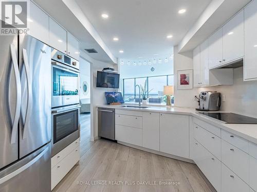 2310 - 2000 Islington Avenue, Toronto, ON - Indoor Photo Showing Kitchen With Upgraded Kitchen