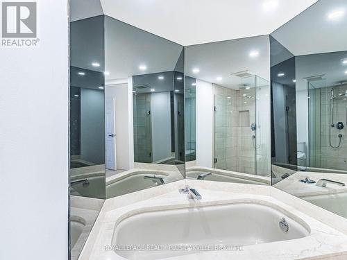 2310 - 2000 Islington Avenue, Toronto, ON - Indoor Photo Showing Bathroom