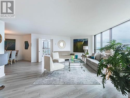 2310 - 2000 Islington Avenue, Toronto, ON - Indoor Photo Showing Living Room