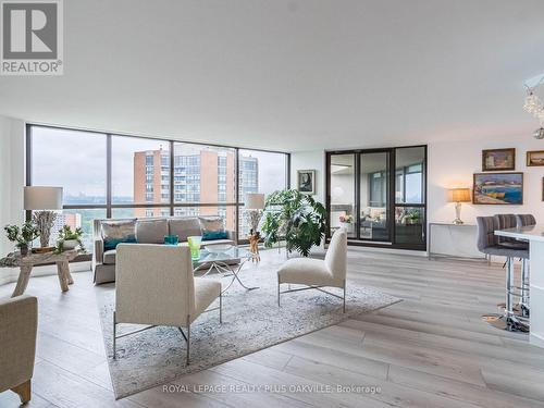 2310 - 2000 Islington Avenue, Toronto, ON - Indoor Photo Showing Living Room