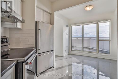 1301 - 2267 Lake Shore Boulevard W, Toronto, ON - Indoor Photo Showing Kitchen