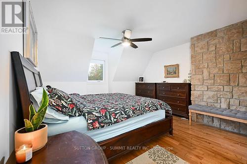 1229 Valens Road S, Hamilton, ON - Indoor Photo Showing Bedroom