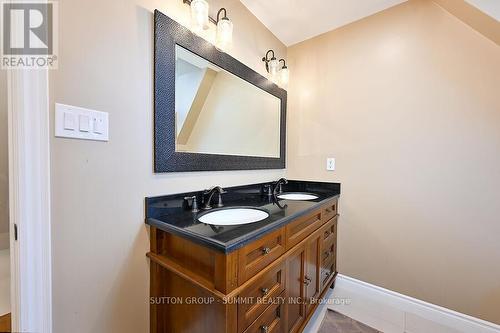 1229 Valens Road S, Hamilton, ON - Indoor Photo Showing Bathroom