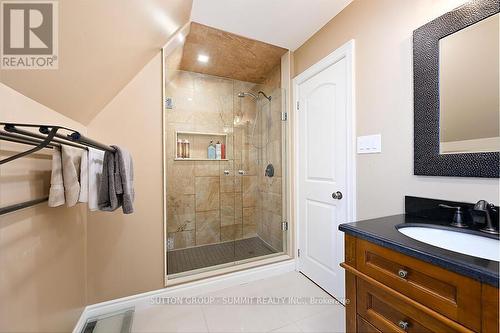 1229 Valens Road S, Hamilton, ON - Indoor Photo Showing Bathroom