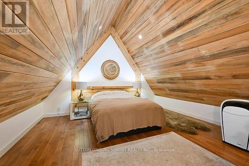 1229 Valens Road S, Hamilton, ON - Indoor Photo Showing Bedroom