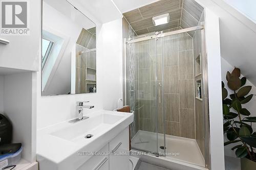 1229 Valens Road S, Hamilton, ON - Indoor Photo Showing Bathroom