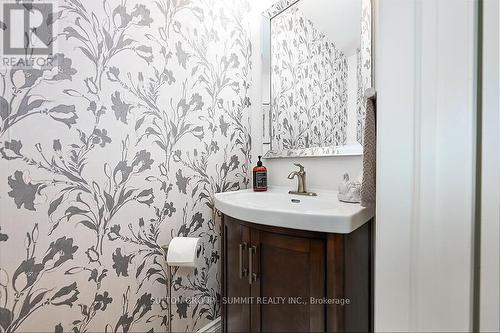 1229 Valens Road S, Hamilton, ON - Indoor Photo Showing Bathroom