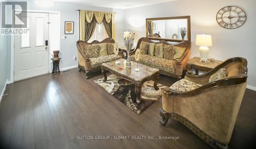 15 Turquoise Court, Chatham-Kent, ON - Indoor Photo Showing Living Room